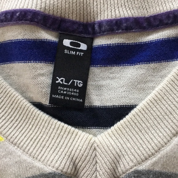Oakley v-neck sweater - Picture 2 of 3